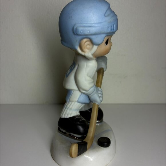 Precious Moments Enesco "Let's Keep Our Eye's on the Goal" figurine 1998 - Picture 2 of 5
